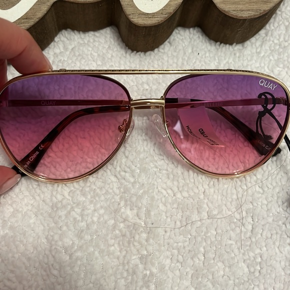QUAY X LIZZO STARRY EYED SUNGLASSES GOLD FRAME & PINK LENSES 💕LIMITED EDITION! - Picture 2 of 8